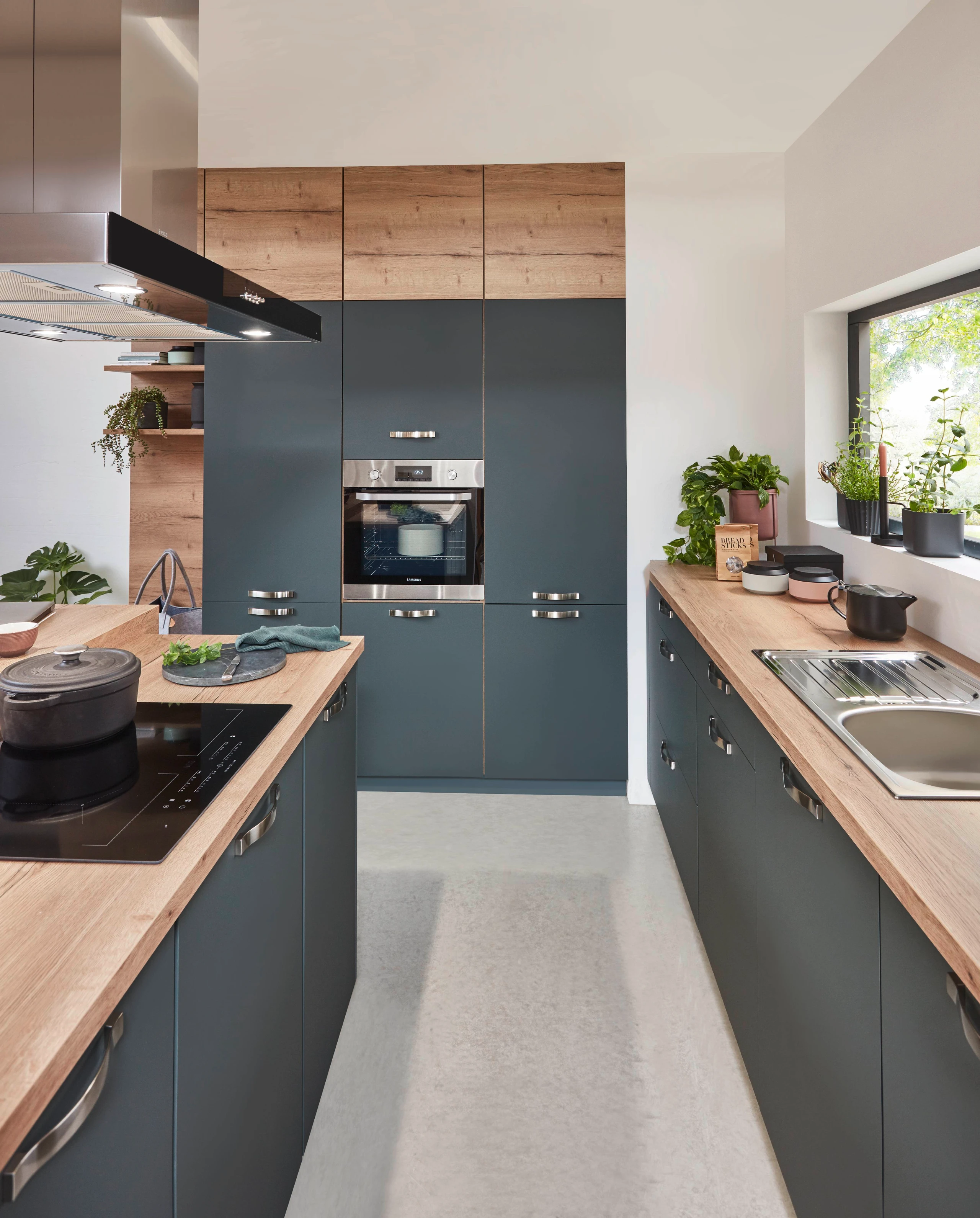 Detailed view of Divine mineral green finish